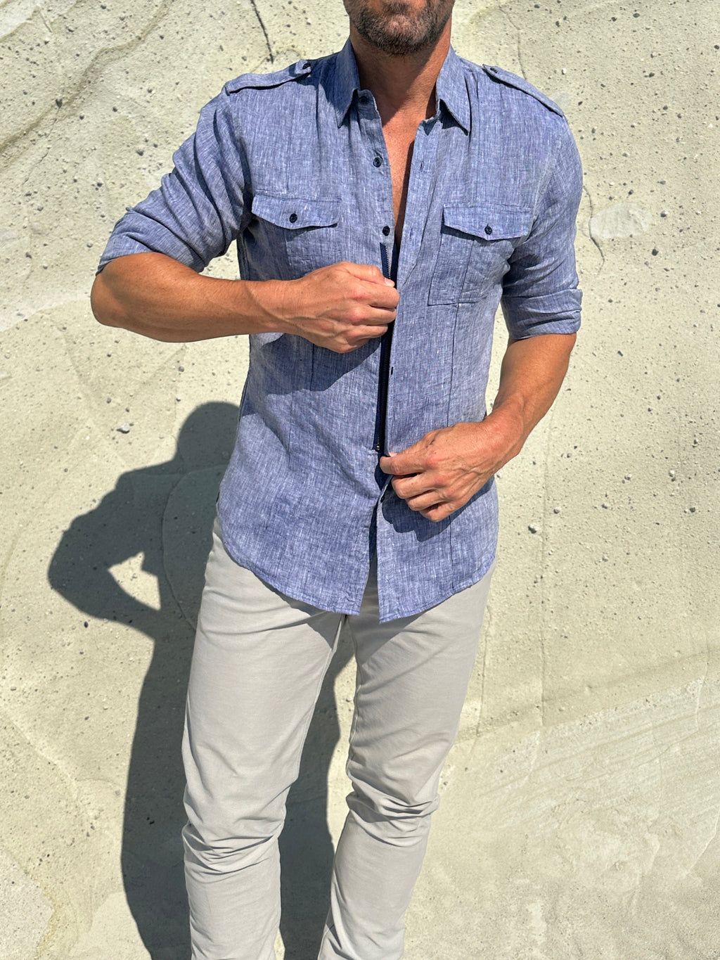 The Raider Shirt in Linen - Navy Chambray