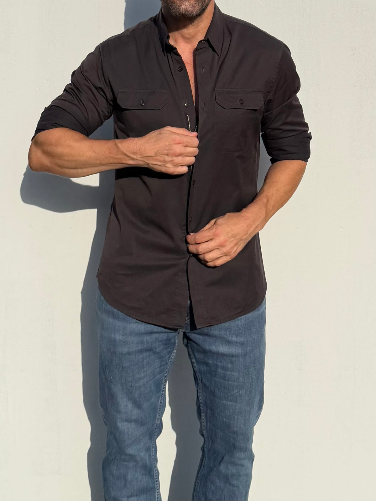 The Utility Shirt in Twill - Brown